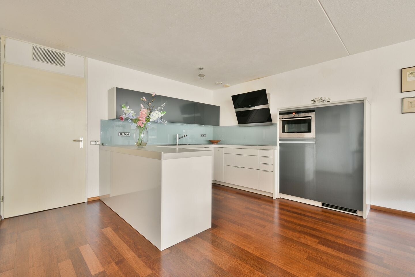 Appartement te koop: Omval 389, Amsterdam