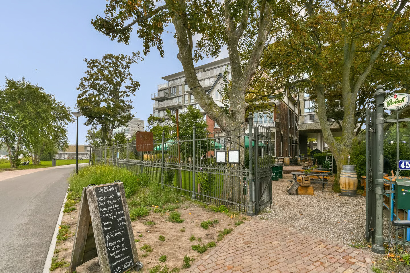 Appartement te koop: Omval 389, Amsterdam