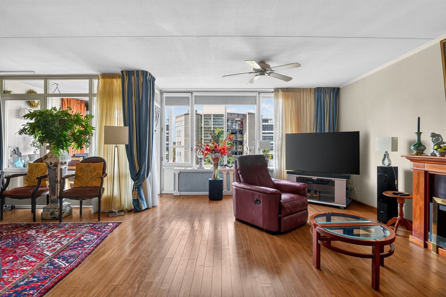 Appartement te koop: Omval 403, Amsterdam
