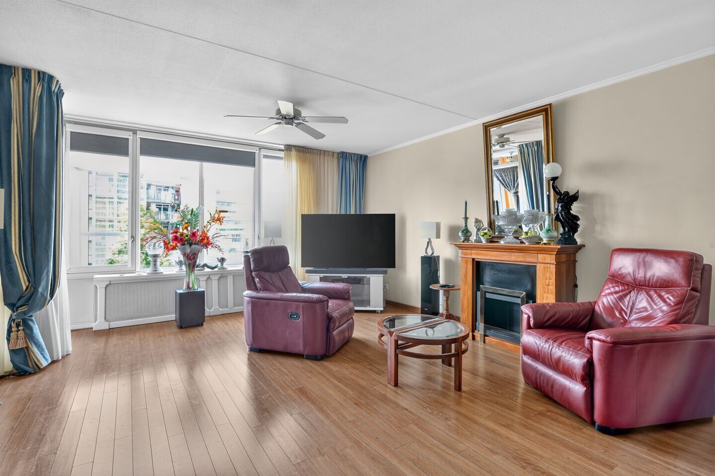 Appartement te koop: Omval 403, Amsterdam
