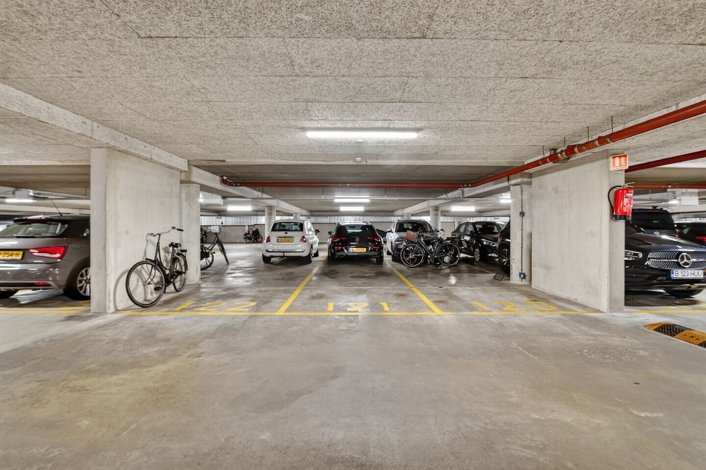 Appartement te koop: Omval 403, Amsterdam