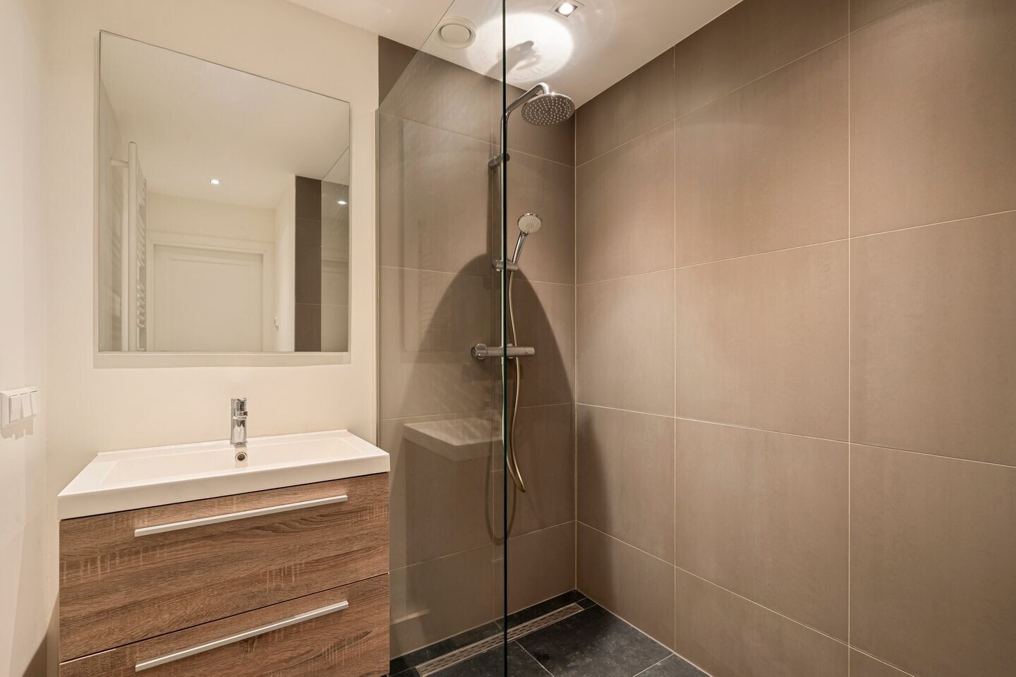 Appartement te koop: Wakkerstraat 10-2, Amsterdam