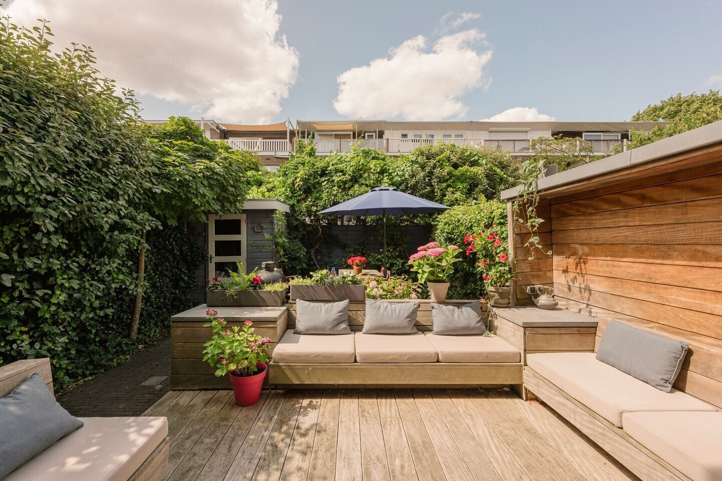 Tussenwoning te koop: Voltaplein 1, Amsterdam