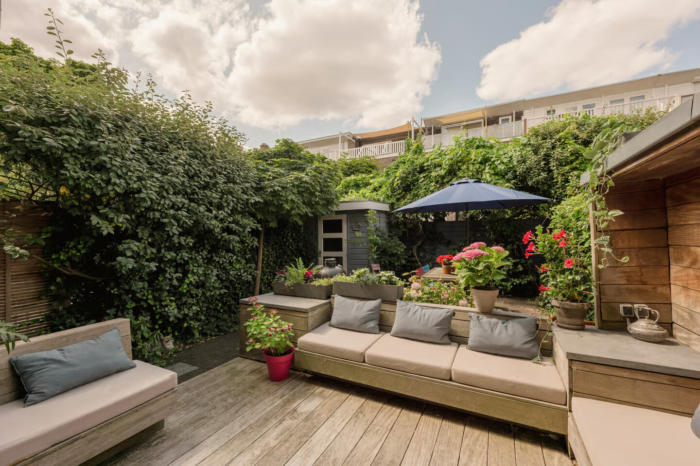 Tussenwoning te koop: Voltaplein 1, Amsterdam