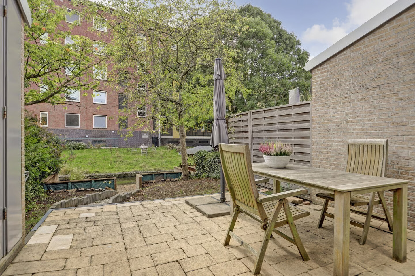 Tussenwoning te koop: Bernabeuhof 48, Amsterdam