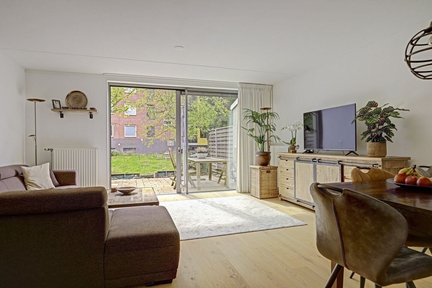 Tussenwoning te koop: Bernabeuhof 48, Amsterdam