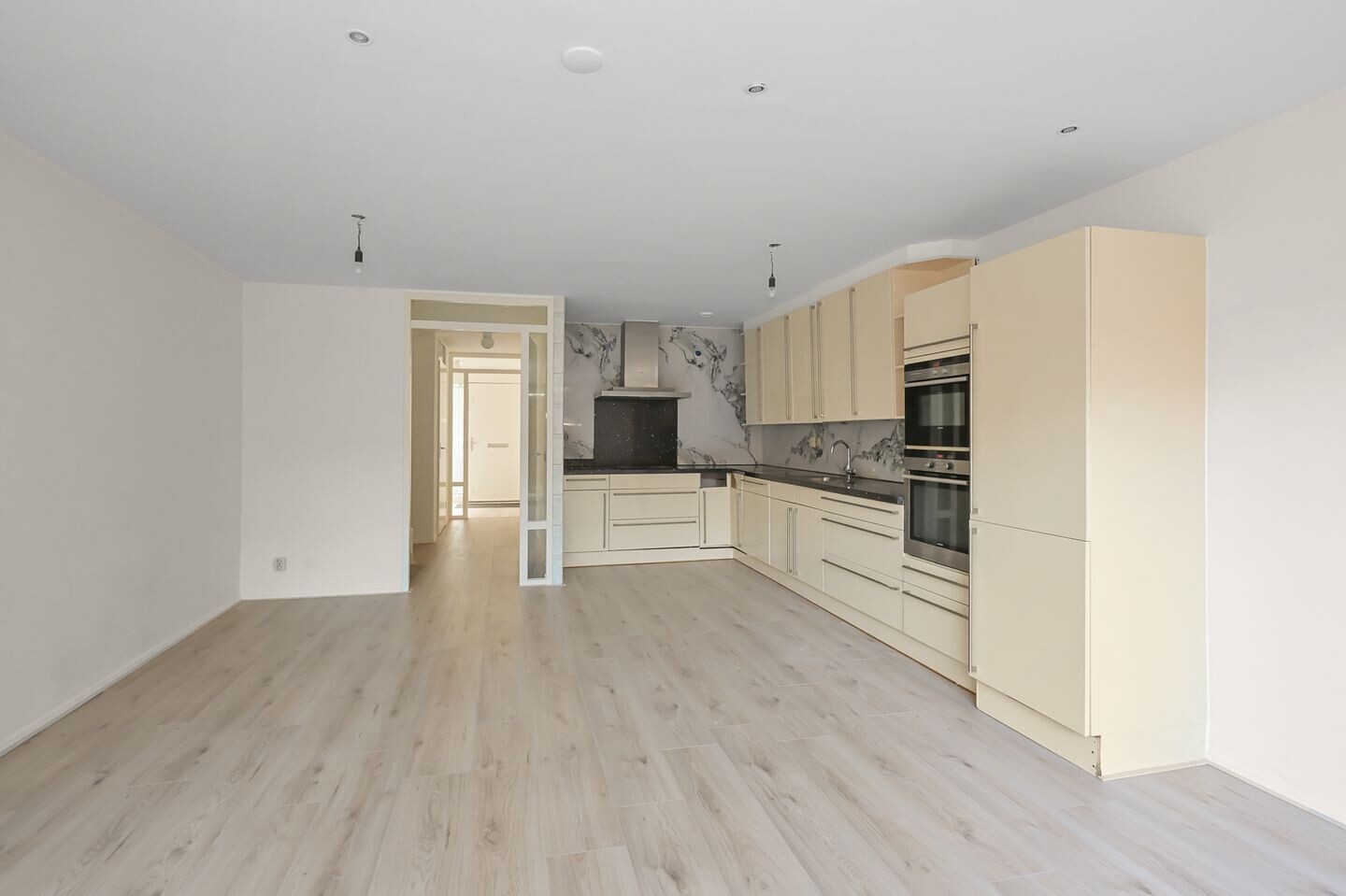 Tussenwoning te koop: Raden Adjeng Kartinistraat 41, Amsterdam