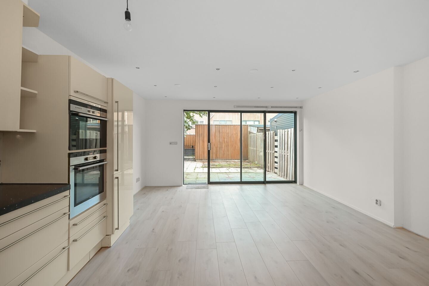 Tussenwoning te koop: Raden Adjeng Kartinistraat 41, Amsterdam