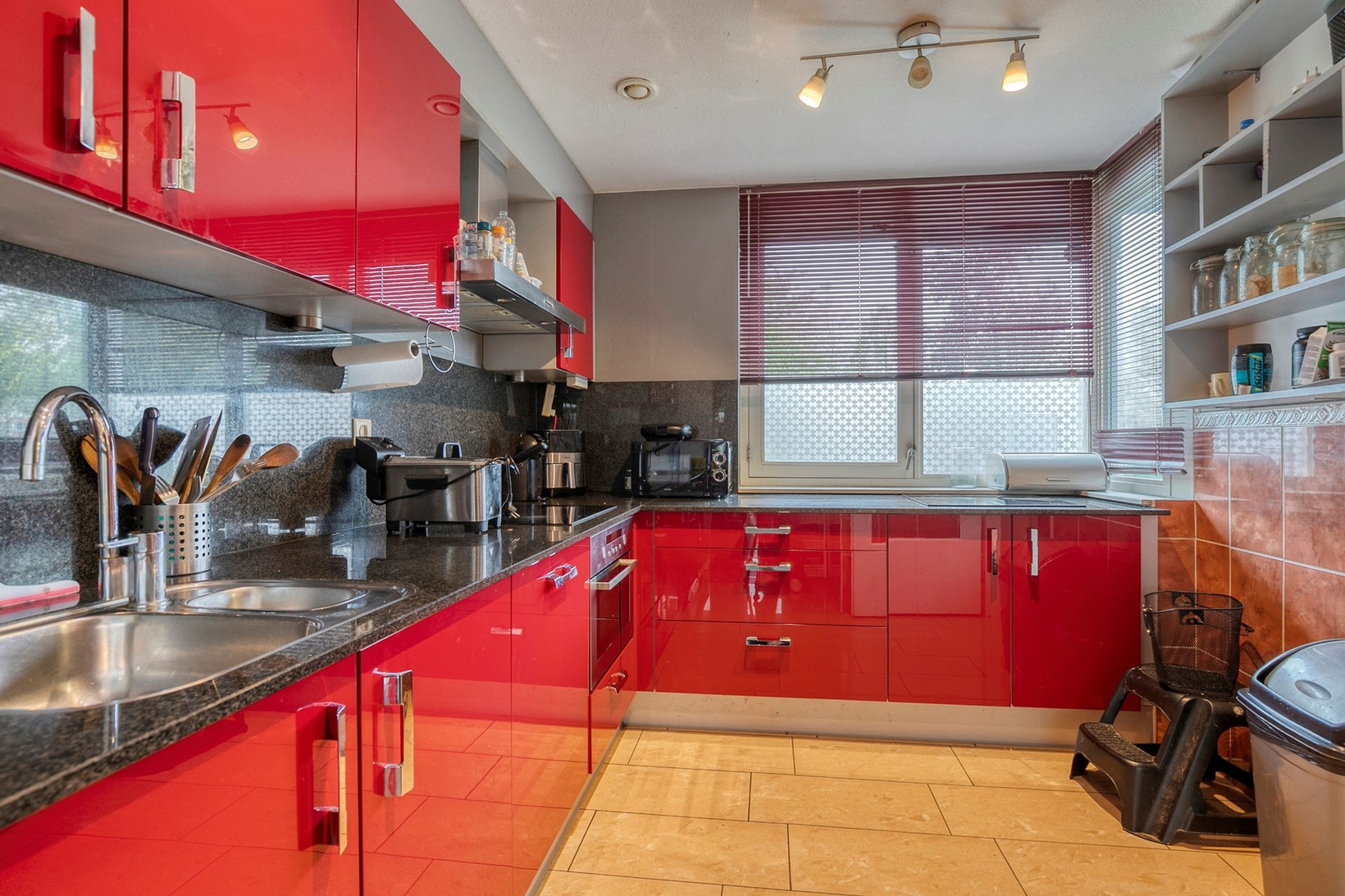 Tussenwoning te koop: Tulastraat 37, Amsterdam
