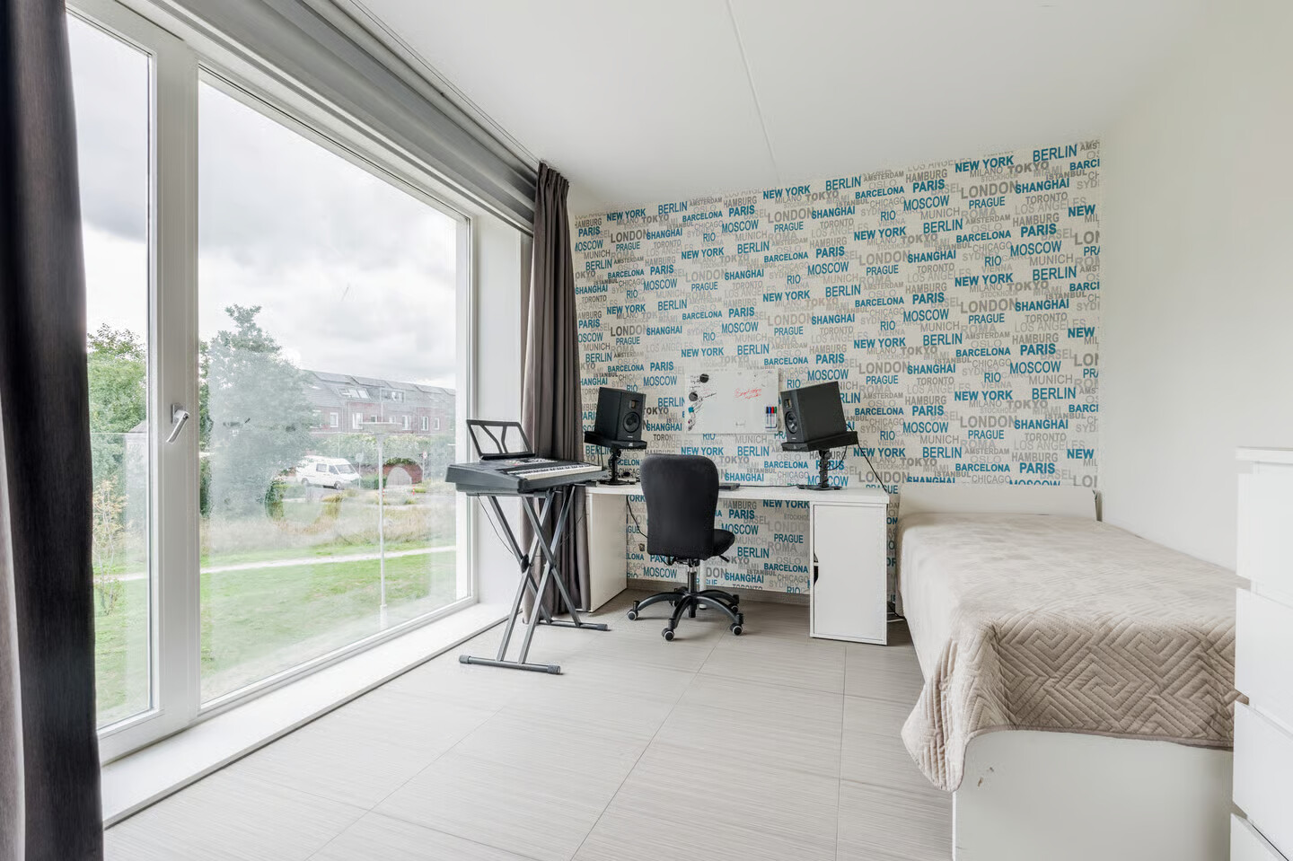 Twee-onder-één-kap te koop: Jaagpad 10, Diemen
