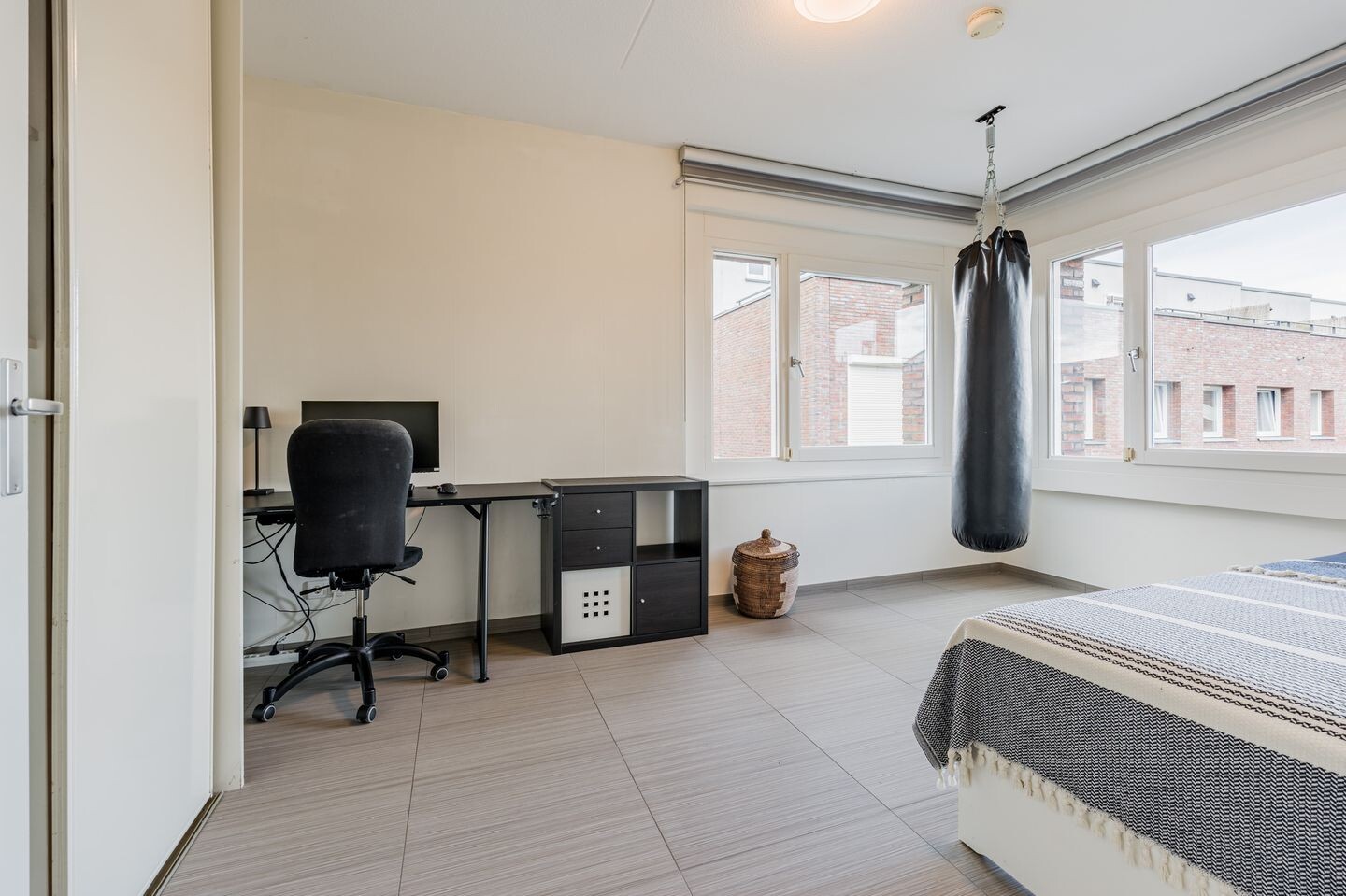 Twee-onder-één-kap te koop: Jaagpad 10, Diemen