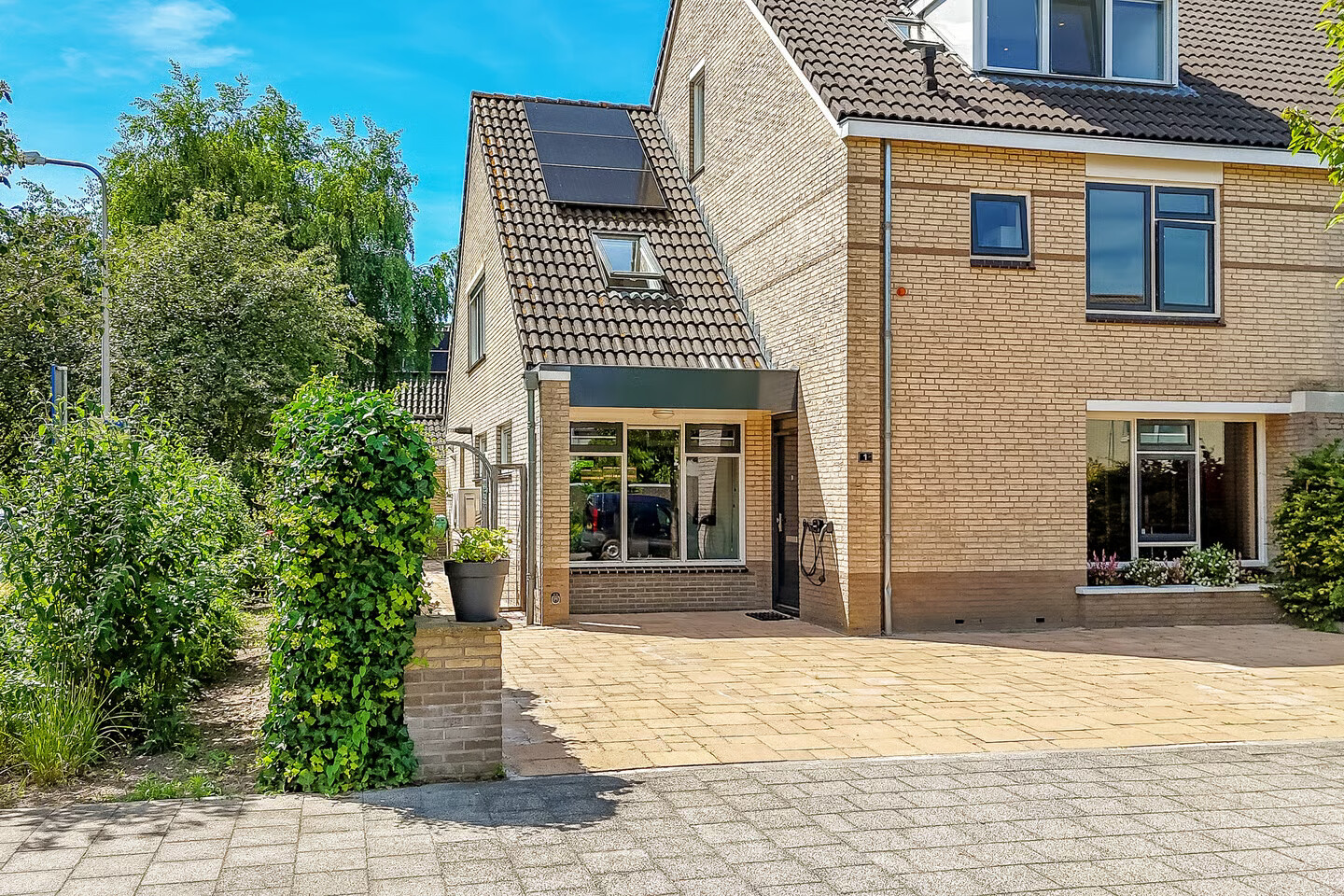 Hoekwoning te koop: Rietzangerweg 1, Diemen