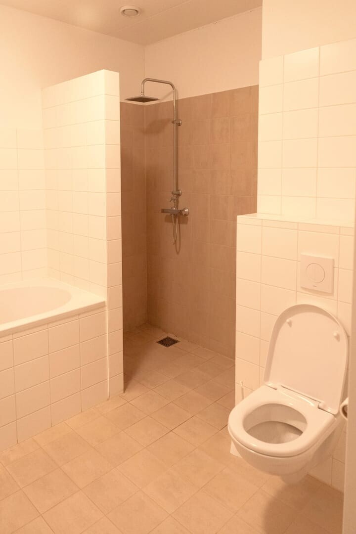 Tussenwoning te koop: Leliëndaal 384, Diemen