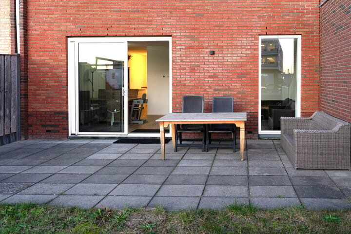 Tussenwoning te koop: Leliëndaal 384, Diemen