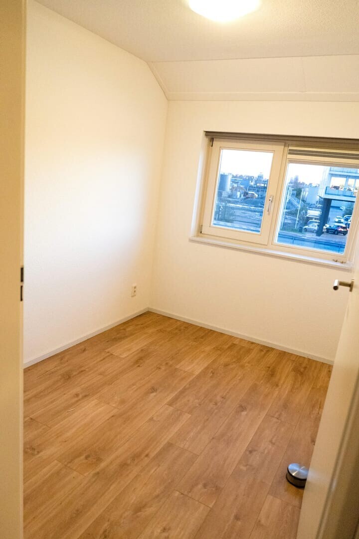 Tussenwoning te koop: Leliëndaal 384, Diemen
