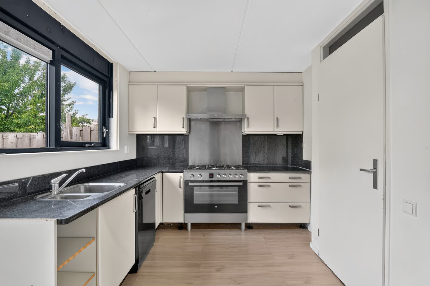 Hoekwoning te koop: Distelvlinderweg 11, Diemen