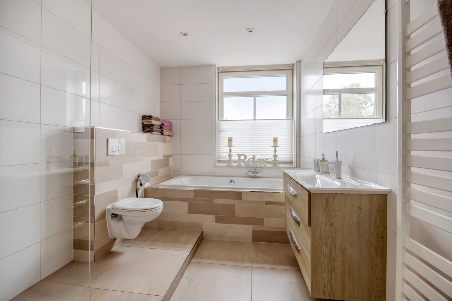 Tussenwoning te koop: Kerkstraat 10, Landsmeer