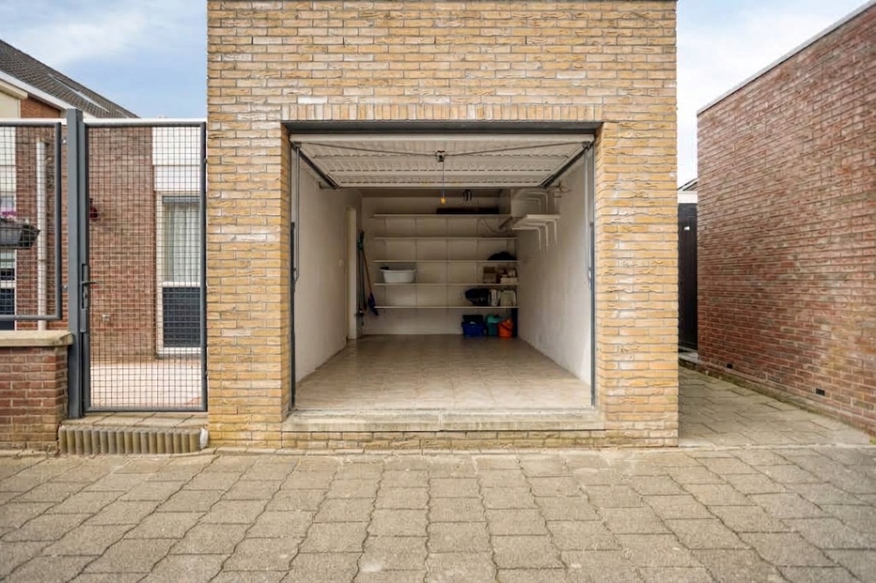 Hoekwoning te koop: G A Brederodestraat 161, Volendam
