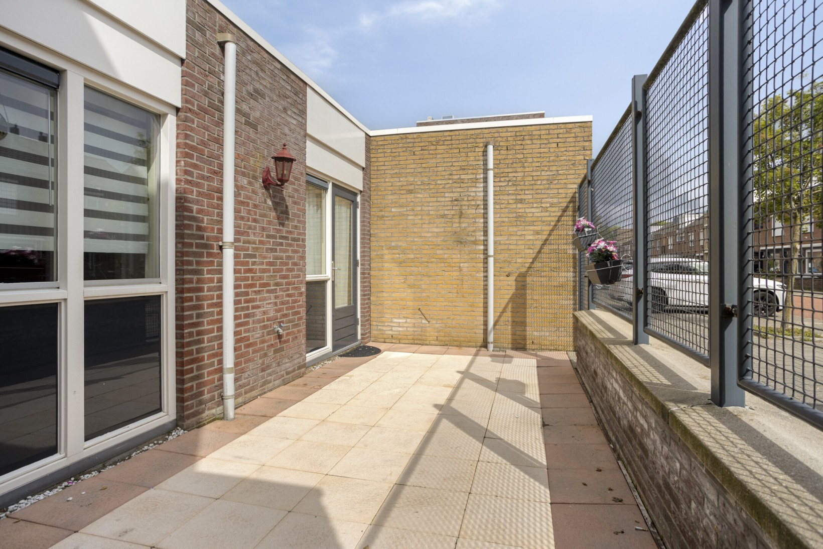 Hoekwoning te koop: G A Brederodestraat 161, Volendam