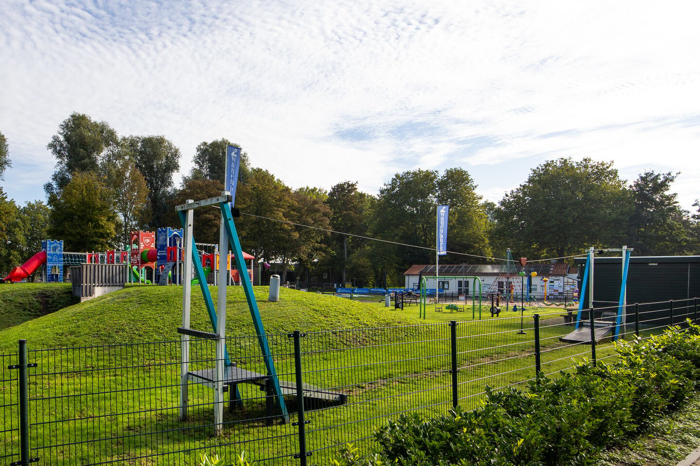 Tussenwoning te koop: Troelstralaan 5, Zwanenburg
