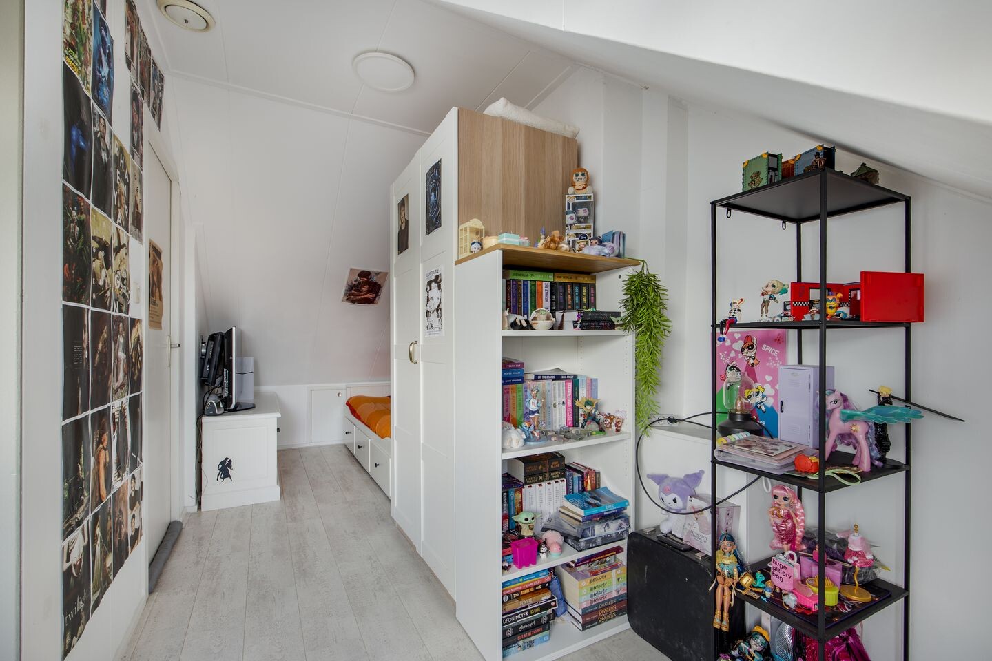 Tussenwoning te koop: Troelstralaan 5, Zwanenburg