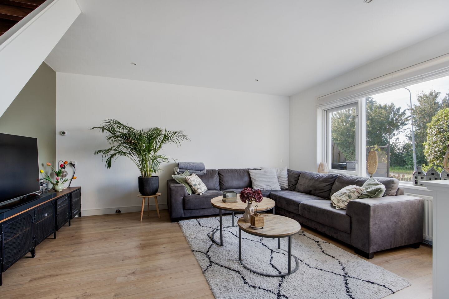 Tussenwoning te koop: Troelstralaan 5, Zwanenburg