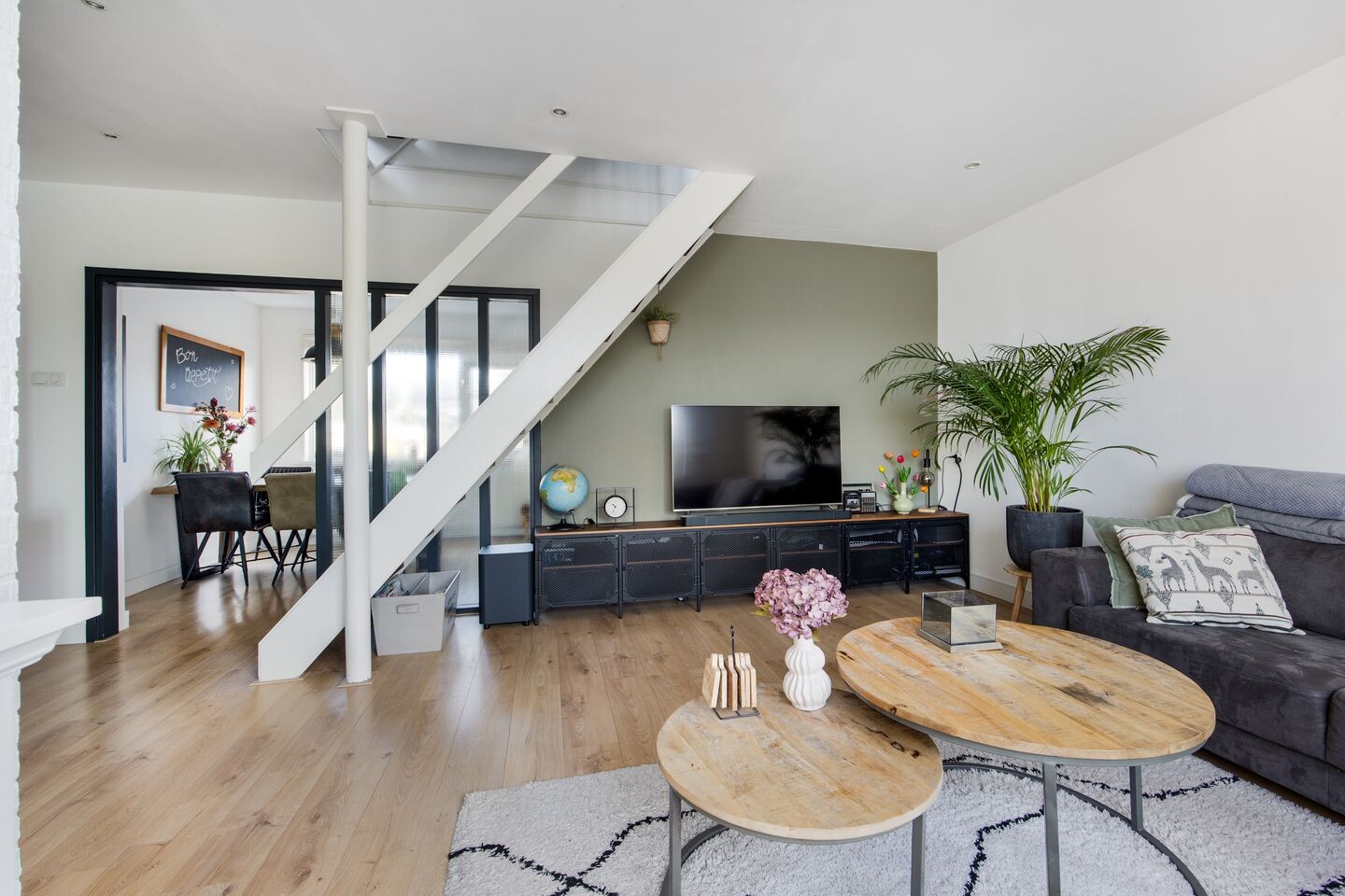 Tussenwoning te koop: Troelstralaan 5, Zwanenburg