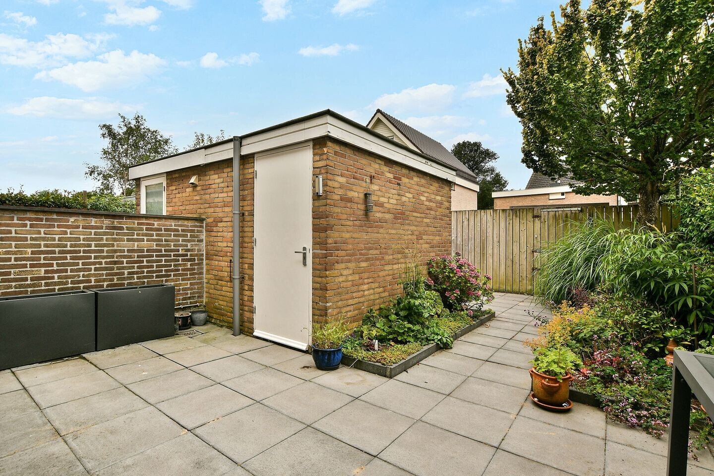 Tussenwoning te koop: Larixlaan 24, Zwanenburg