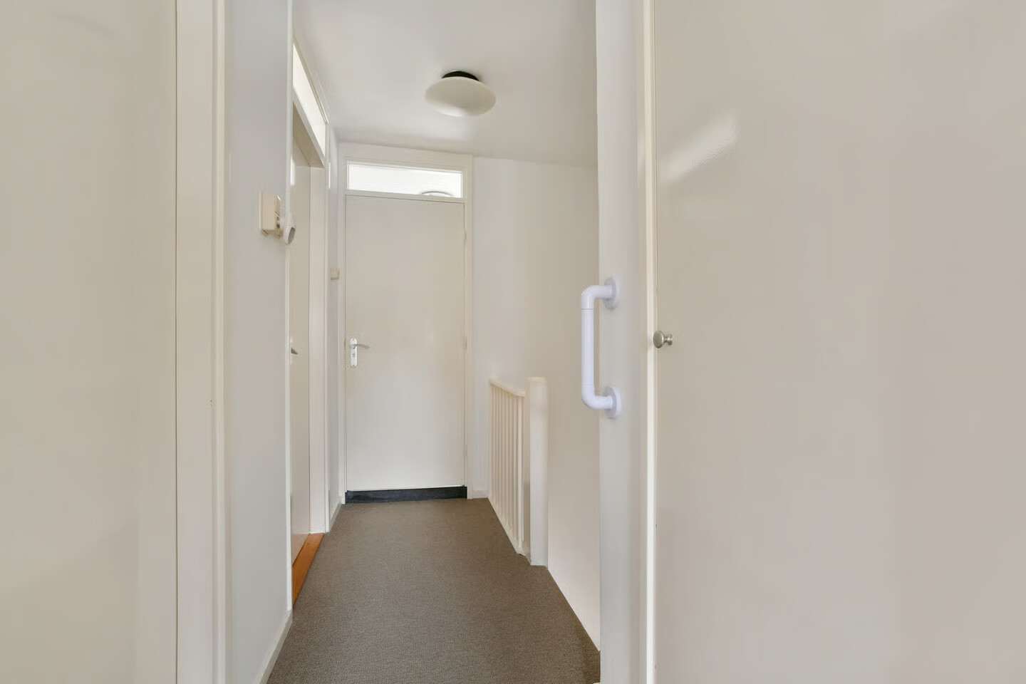 Tussenwoning te koop: Larixlaan 24, Zwanenburg