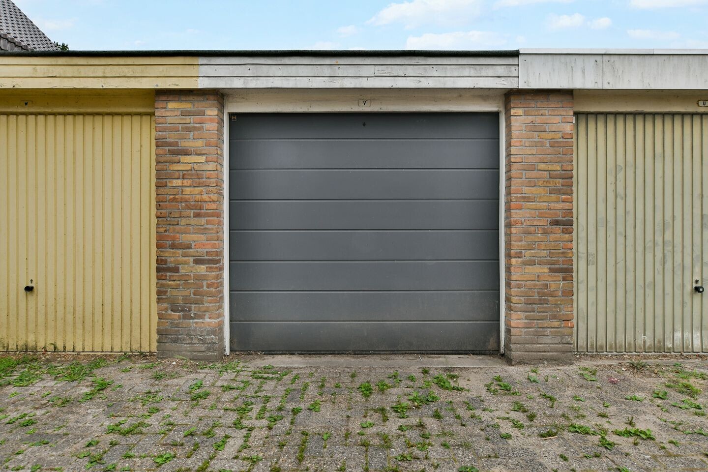 Tussenwoning te koop: Larixlaan 24, Zwanenburg