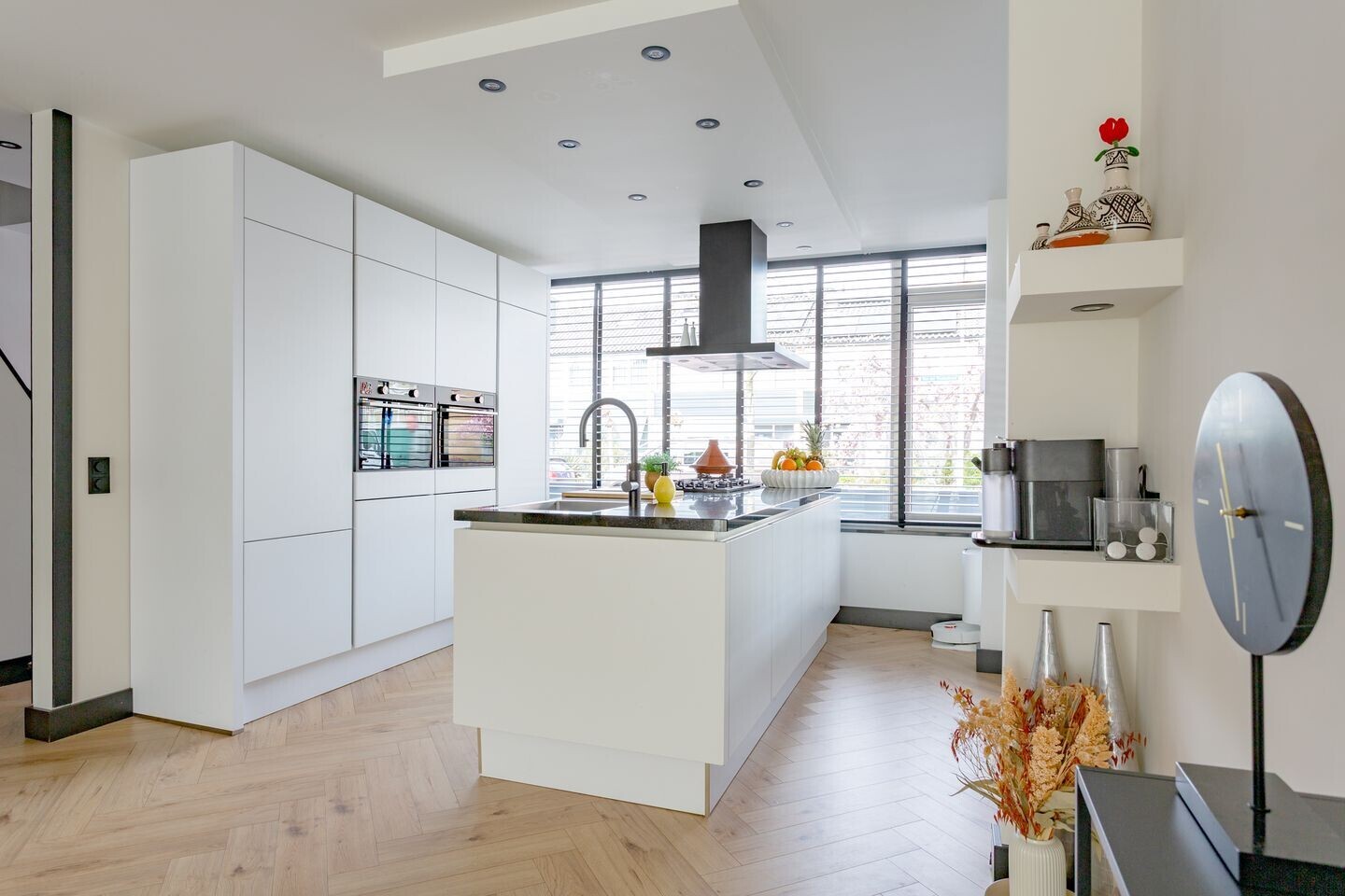 Hoekwoning te koop: Van der Waalsstraat 2, Badhoevedorp