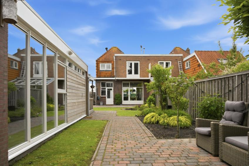 Twee-onder-één-kap te koop: Schipholweg 435, Badhoevedorp