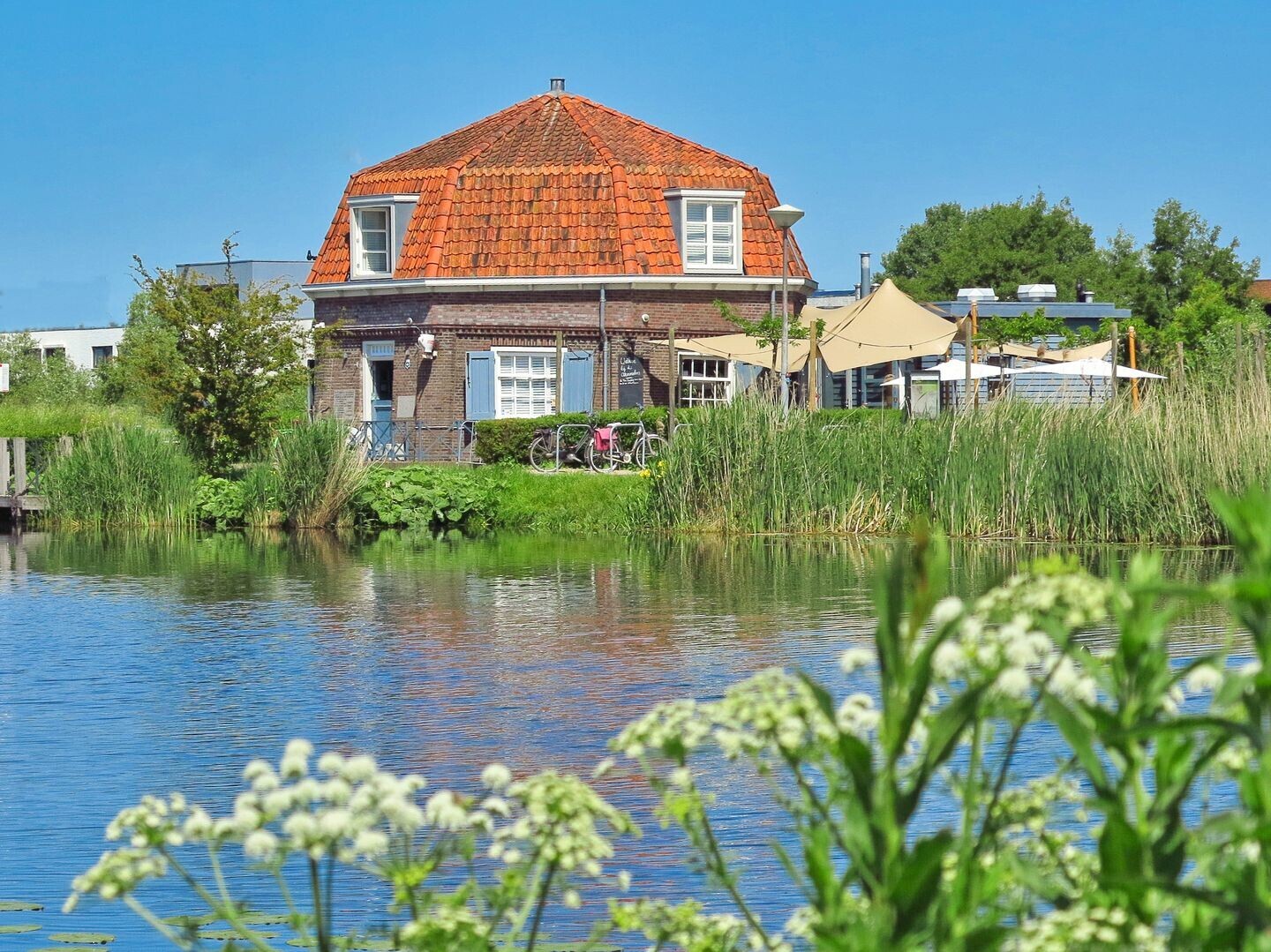 Twee-onder-één-kap te koop: Akerdijk 270, Badhoevedorp
