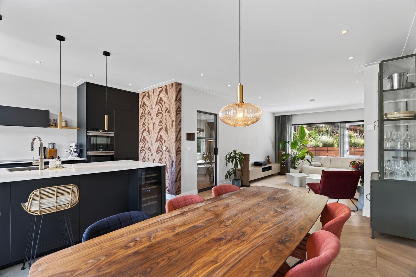 Tussenwoning te koop: Catharina van Clevelaan 4, Amstelveen