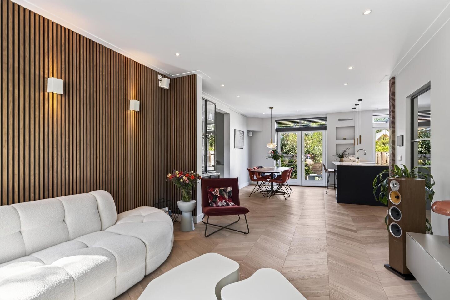Tussenwoning te koop: Catharina van Clevelaan 4, Amstelveen