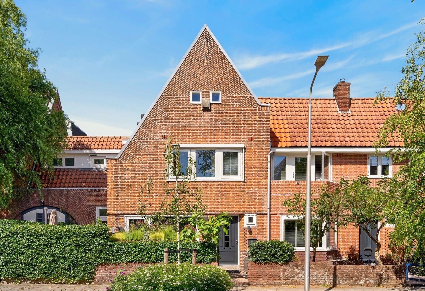 Tussenwoning te koop: Catharina van Clevelaan 4, Amstelveen