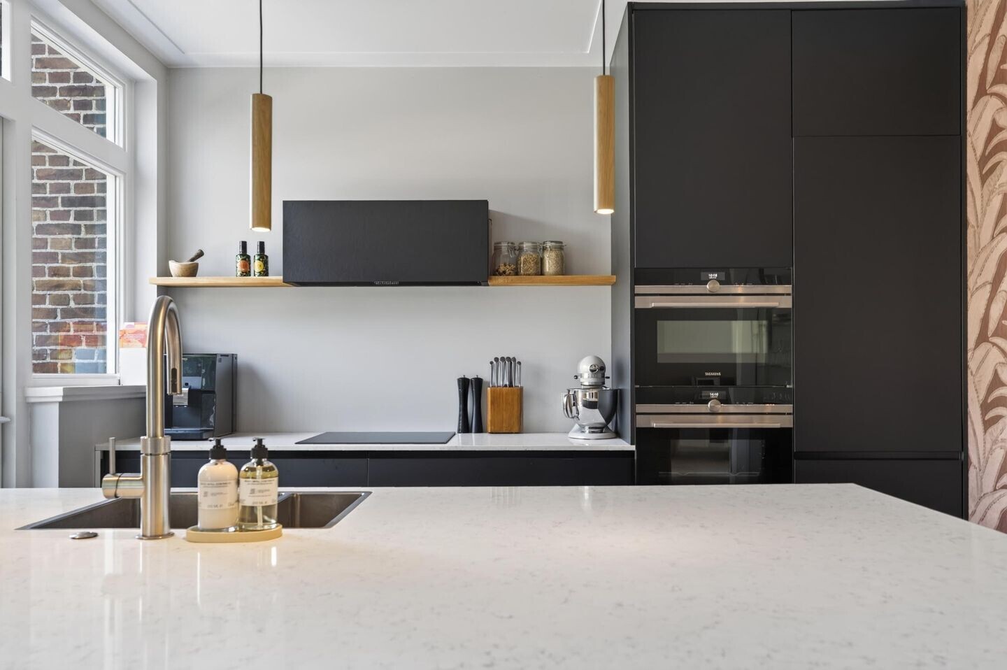 Tussenwoning te koop: Catharina van Clevelaan 4, Amstelveen