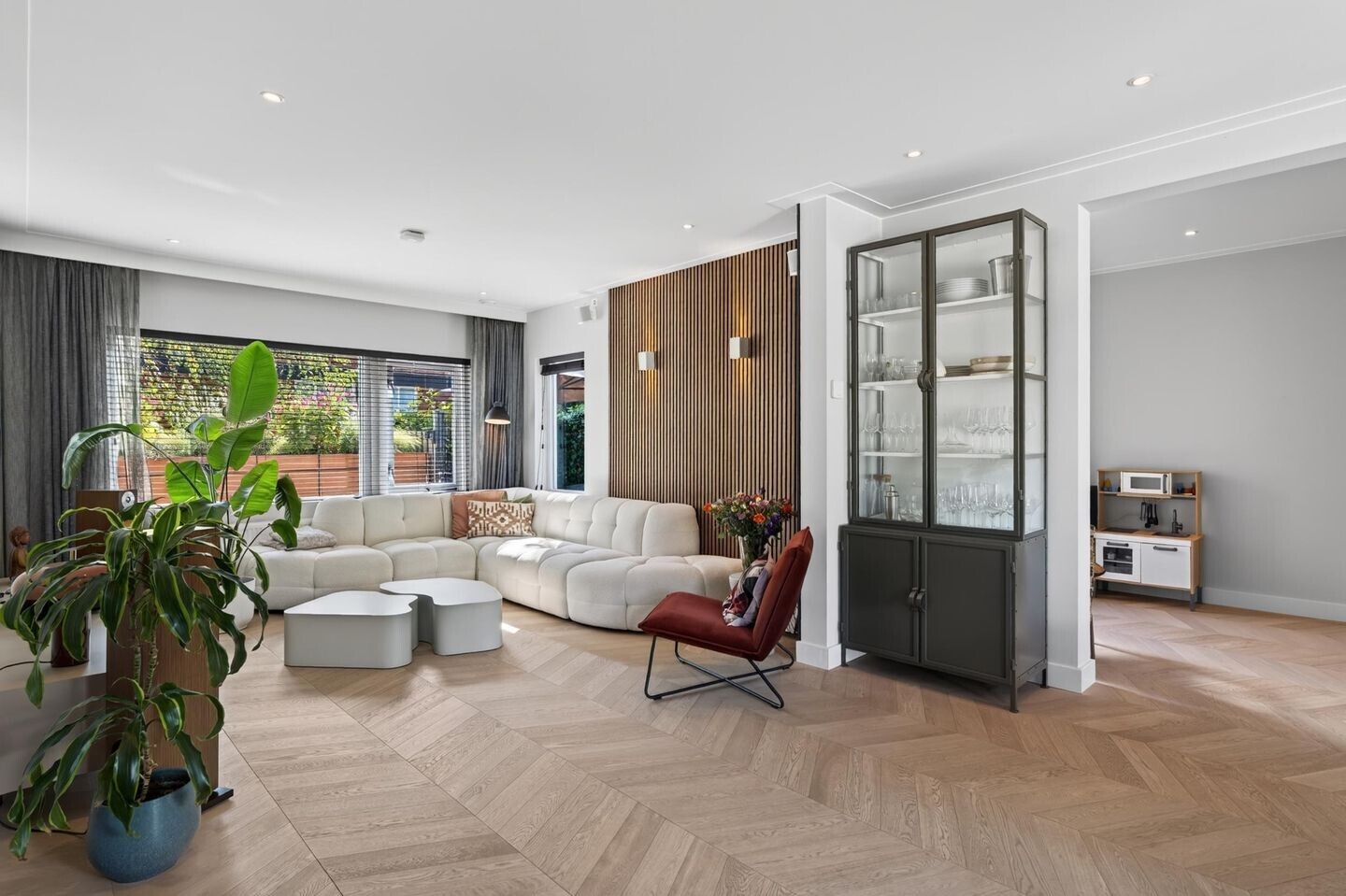 Tussenwoning te koop: Catharina van Clevelaan 4, Amstelveen