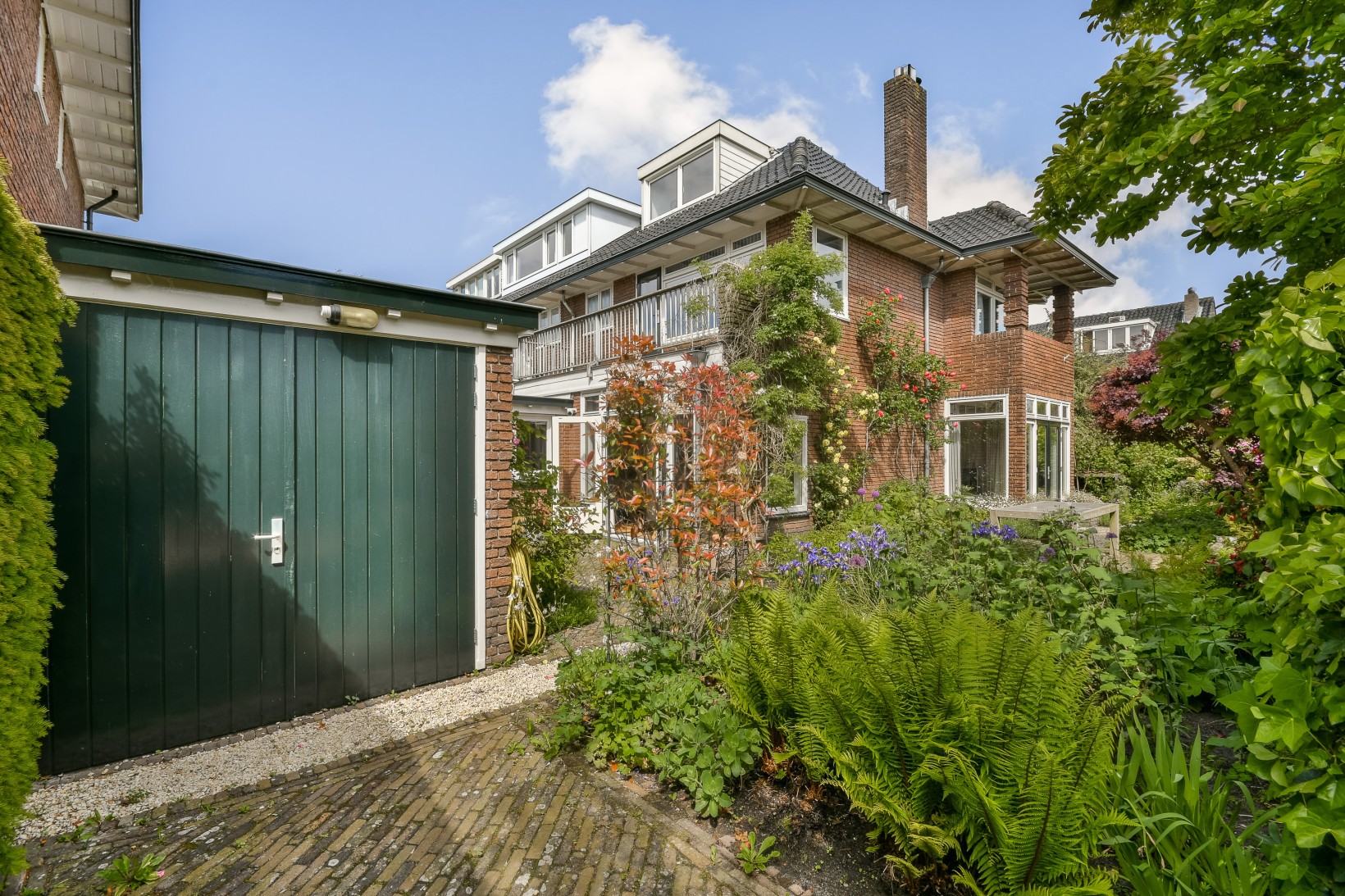 Tussenwoning te koop: Mr. Rendorplaan 15, Amstelveen