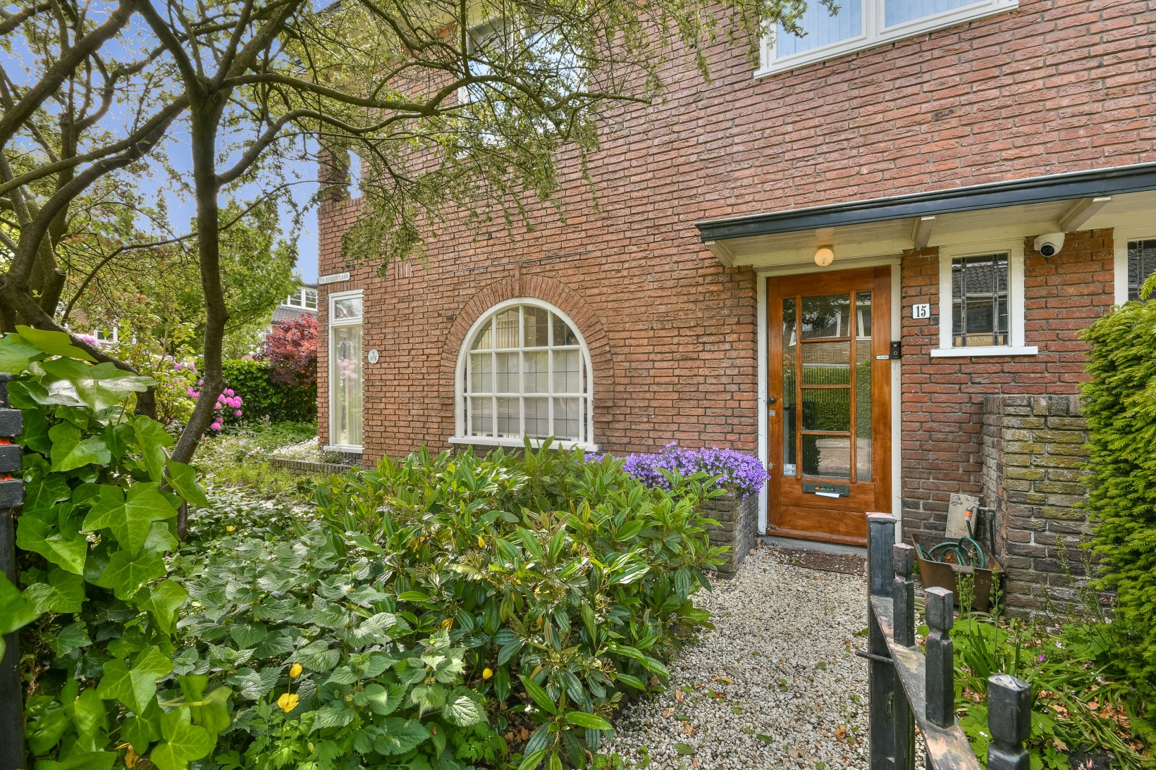 Tussenwoning te koop: Mr. Rendorplaan 15, Amstelveen