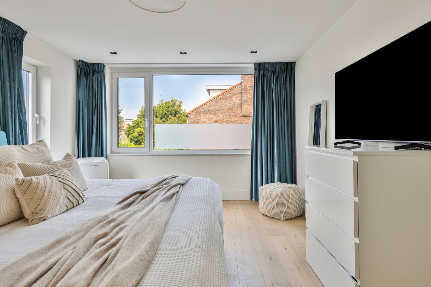 Hoekwoning te koop: Mr. F.A. van Hallweg 30, Amstelveen