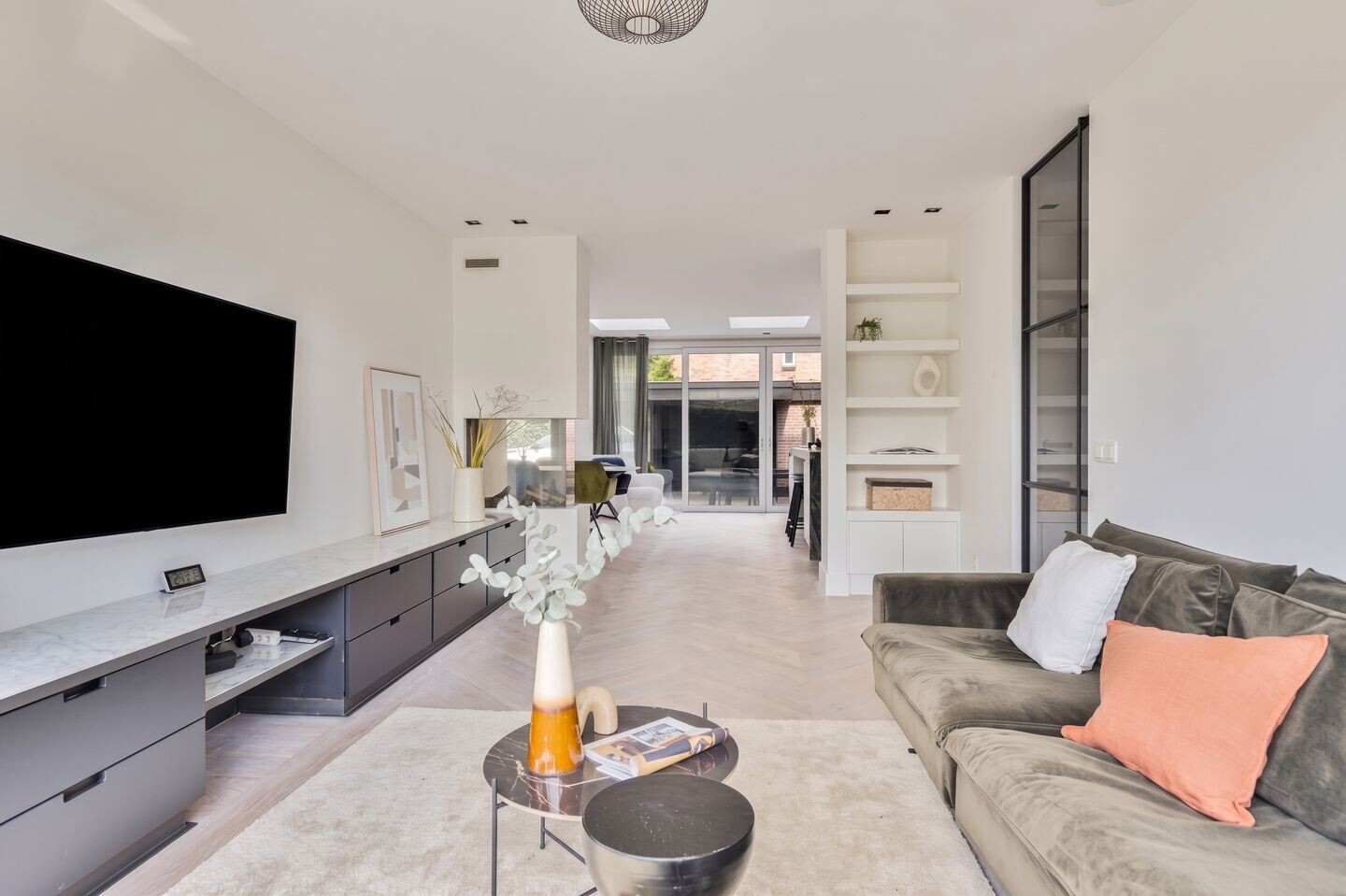 Hoekwoning te koop: Mr. F.A. van Hallweg 30, Amstelveen
