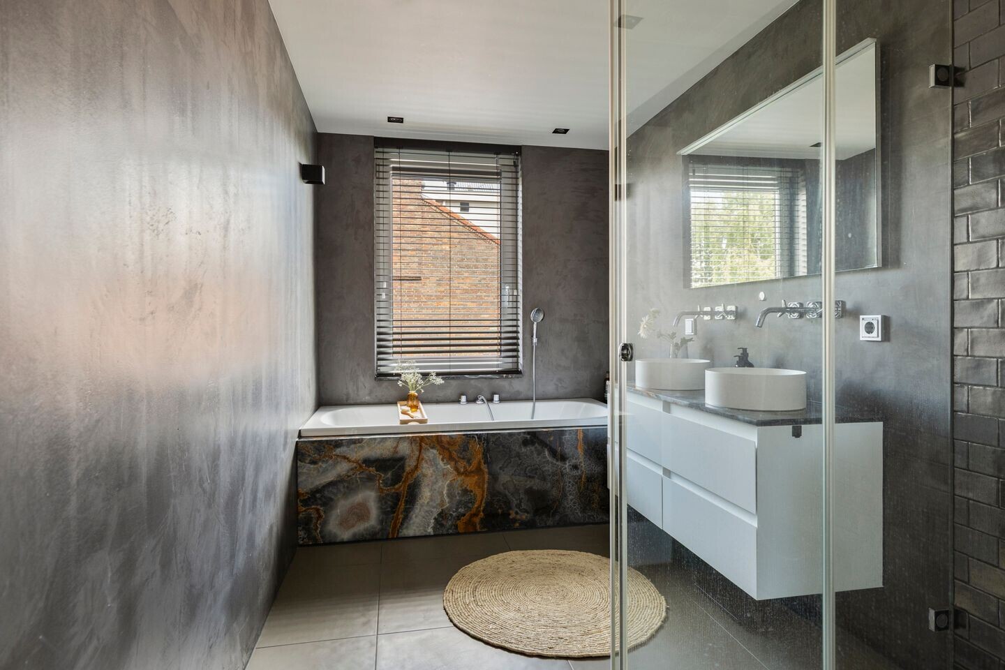 Hoekwoning te koop: Mr. F.A. van Hallweg 30, Amstelveen