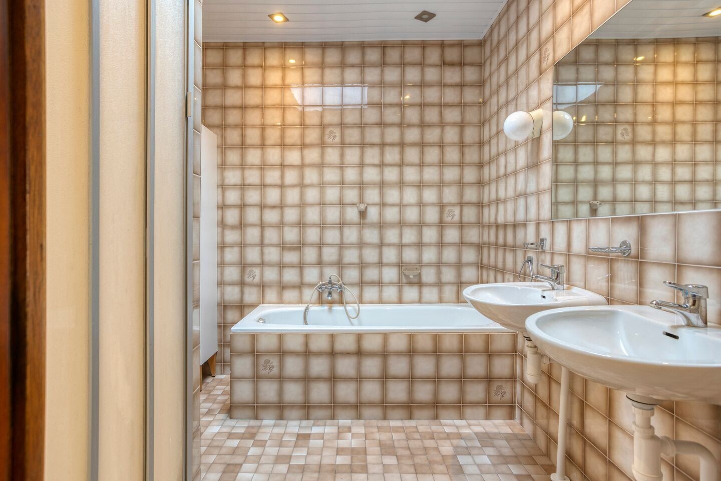 Tussenwoning te koop: Oude Karselaan 12, Amstelveen