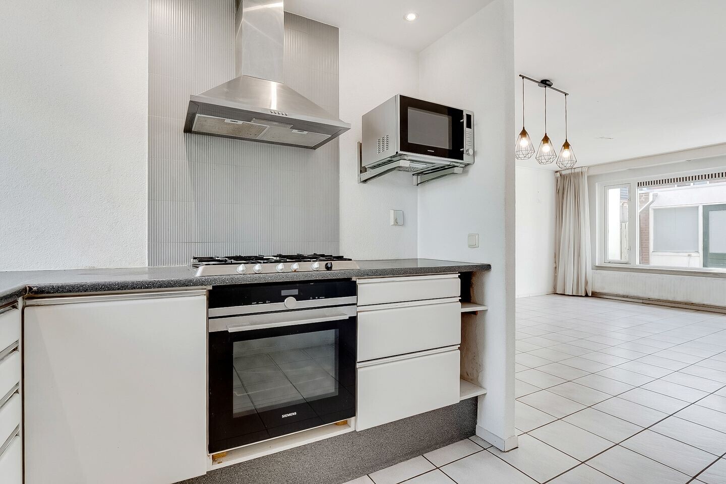 Tussenwoning te koop: Burgemeester A. Colijnweg 35, Amstelveen