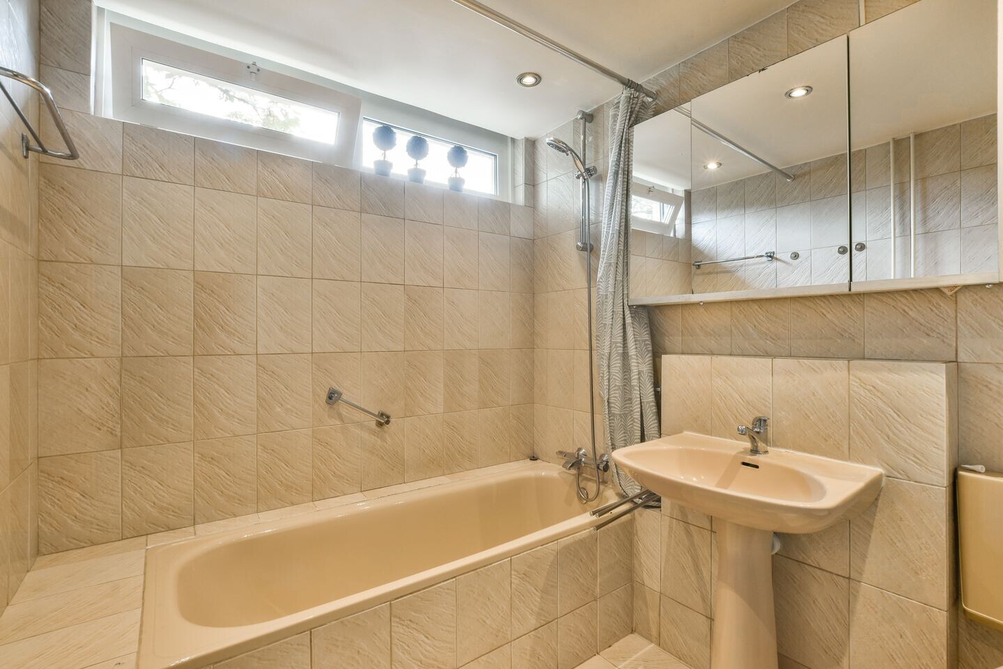 Tussenwoning te koop: Belle van Zuylenlaan 24, Amstelveen