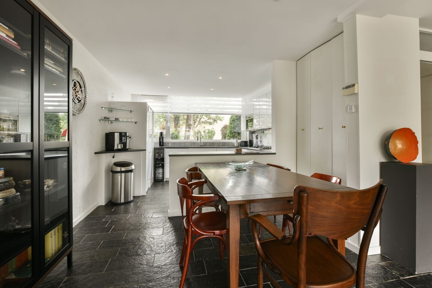 Tussenwoning te koop: Belle van Zuylenlaan 24, Amstelveen
