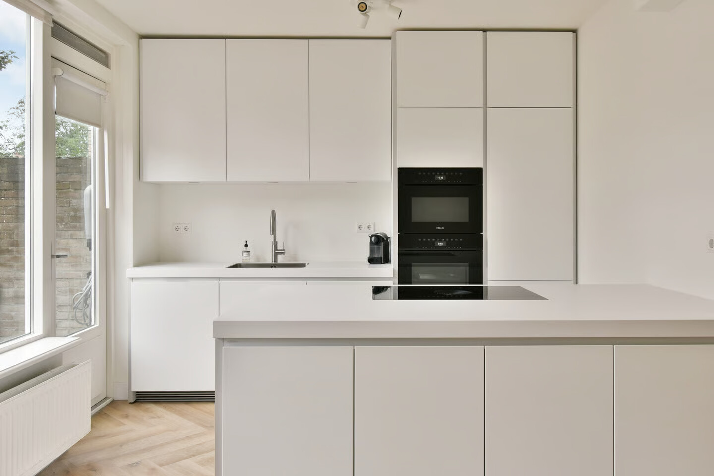 Tussenwoning te koop: Dr. Allard Piersonstraat 10, Amstelveen