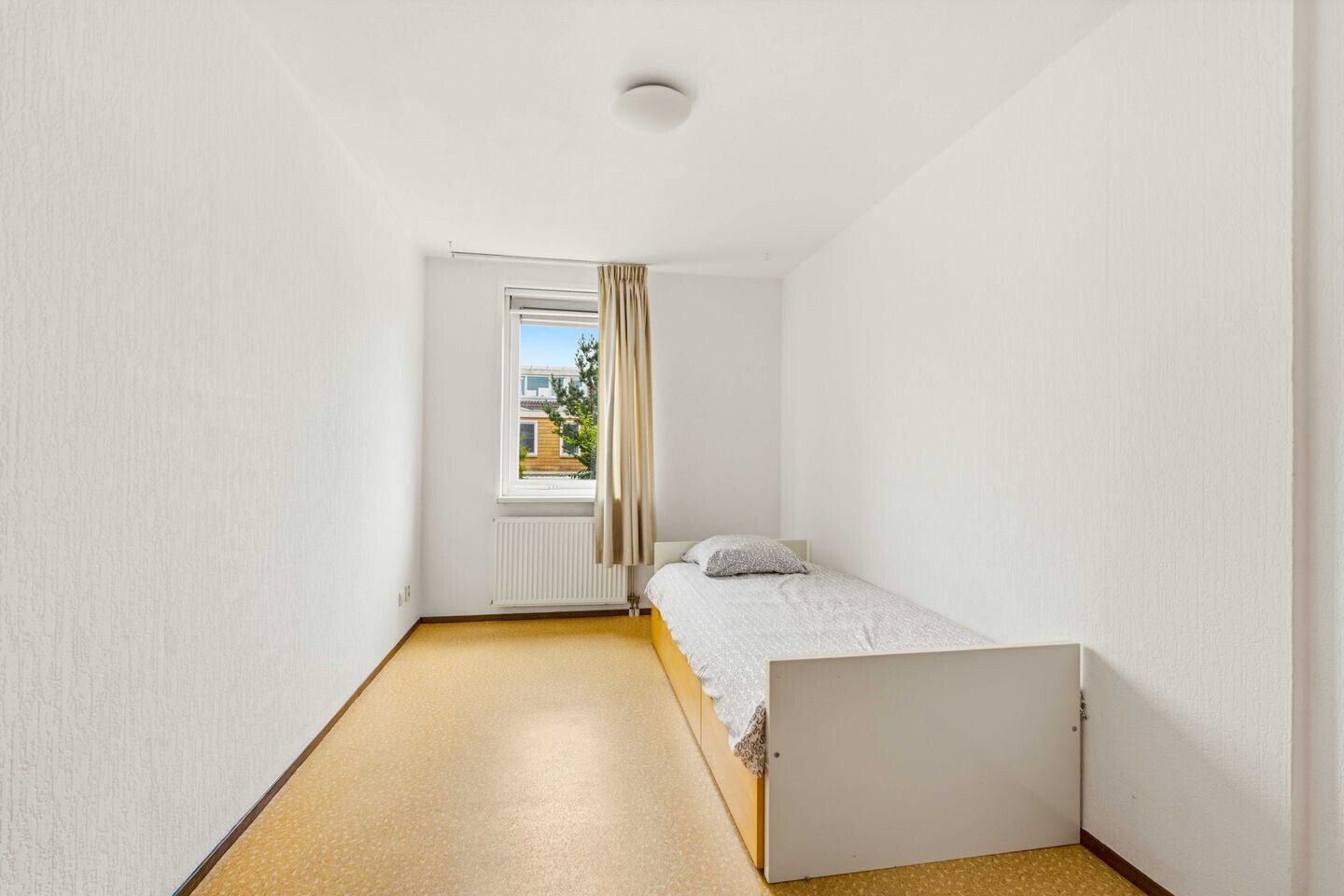 Tussenwoning te koop: Marga Klompélaan 8, Amstelveen
