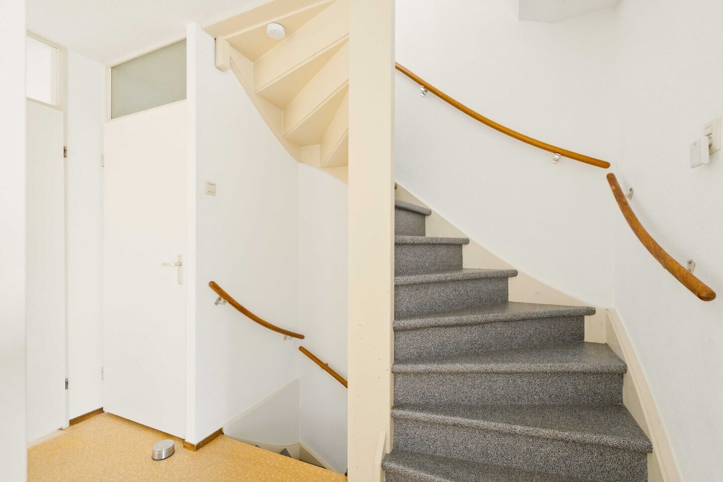 Tussenwoning te koop: Marga Klompélaan 8, Amstelveen